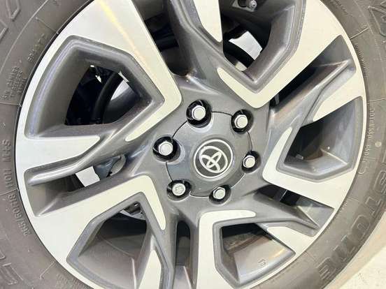 TOYOTA-HILUX SW4-2023