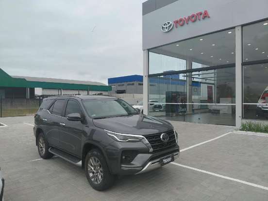 TOYOTA-HILUX SW4-2023