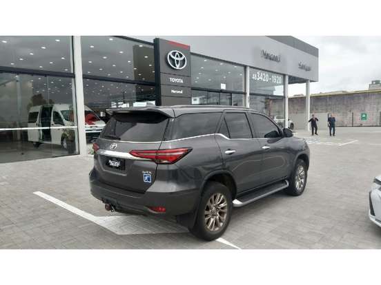 TOYOTA-HILUX SW4-2.8 D-4D TURBO DIESEL SRX 7L 4X4 AUTOMÁTICO TOYOTA-HILUX SW4-2023