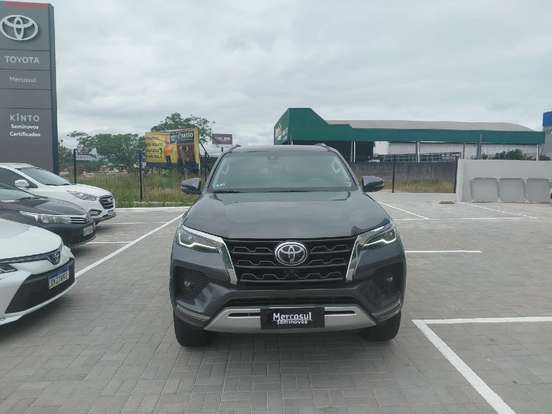 TOYOTA-HILUX SW4-2023