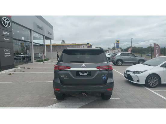TOYOTA-HILUX SW4-2.8 D-4D TURBO DIESEL SRX 7L 4X4 AUTOMÁTICO TOYOTA-HILUX SW4-2023