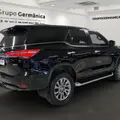 TOYOTA HILUX SW4 2.8 D-4D TURBO DIESEL SRX 7L 4X4 AUTOMÁTICO TOYOTA HILUX SW4 2.8 D-4D TURBO DIESEL SRX 7L 4X4 AUTOMÁTICO