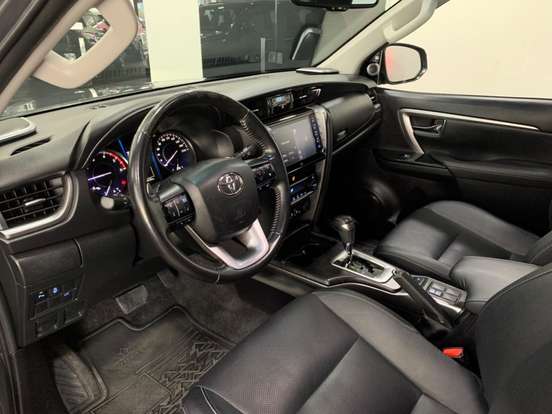 TOYOTA-HILUX SW4-2020