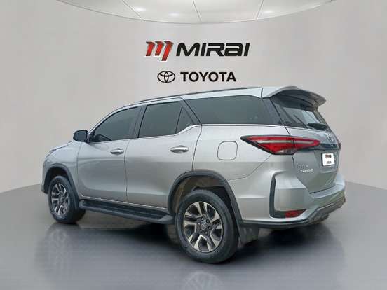 TOYOTA-HILUX SW4-2024