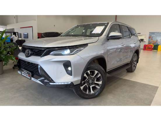 TOYOTA-HILUX SW4-2024