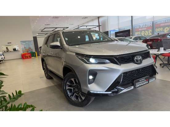 TOYOTA-HILUX SW4-2.8 D-4D TURBO DIESEL SRX PLATINUM 7L 4X4 AUTOMÁTICO TOYOTA-HILUX SW4-2024
