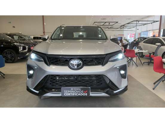 TOYOTA-HILUX SW4-2024
