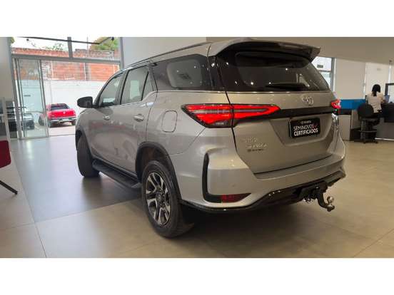 TOYOTA-HILUX SW4-2024