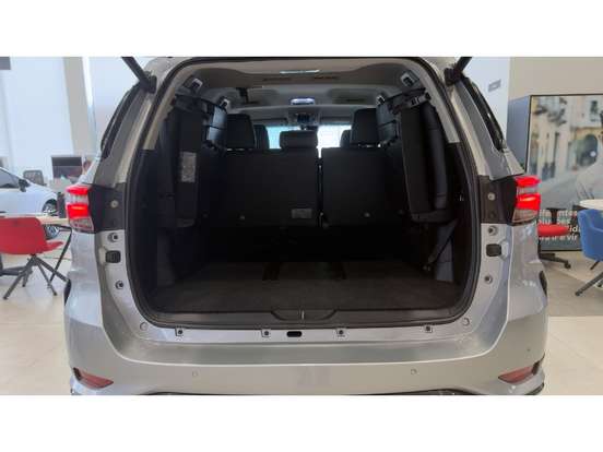 TOYOTA-HILUX SW4-2.8 D-4D TURBO DIESEL SRX PLATINUM 7L 4X4 AUTOMÁTICO TOYOTA-HILUX SW4-2024