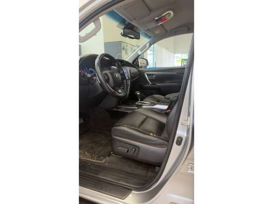 TOYOTA-HILUX SW4-2.8 D-4D TURBO DIESEL SRX PLATINUM 7L 4X4 AUTOMÁTICO TOYOTA-HILUX SW4-2024
