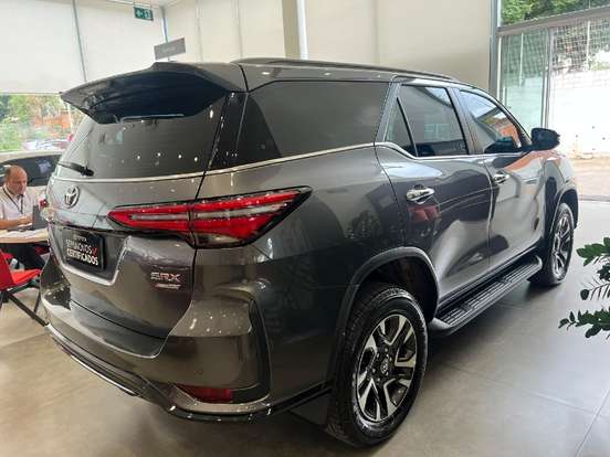 TOYOTA-HILUX SW4-2024