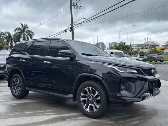 TOYOTA-HILUX SW4-2.8 D-4D TURBO DIESEL SRX PLATINUM 7L 4X4 AUTOMÁTICO TOYOTA-HILUX SW4-2024