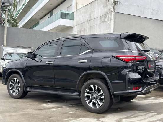 TOYOTA-HILUX SW4-2.8 D-4D TURBO DIESEL SRX PLATINUM 7L 4X4 AUTOMÁTICO TOYOTA-HILUX SW4-2024