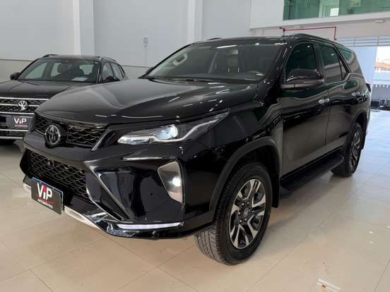 TOYOTA-HILUX SW4-2.8 D-4D TURBO DIESEL SRX PLATINUM 7L 4X4 AUTOMÁTICO TOYOTA-HILUX SW4-2025