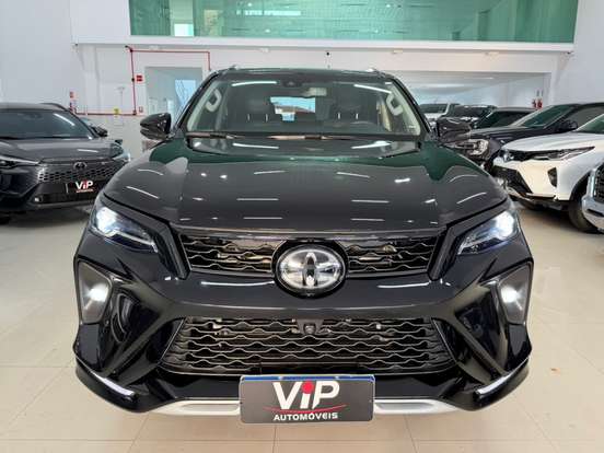 TOYOTA-HILUX SW4-2.8 D-4D TURBO DIESEL SRX PLATINUM 7L 4X4 AUTOMÁTICO TOYOTA-HILUX SW4-2025