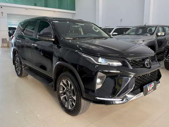 TOYOTA-HILUX SW4-2025
