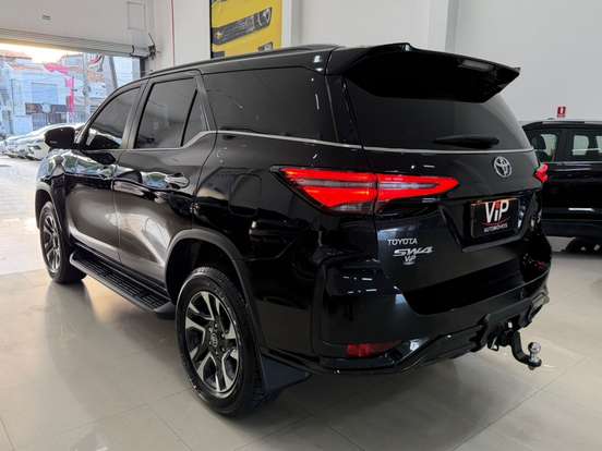 TOYOTA-HILUX SW4-2025