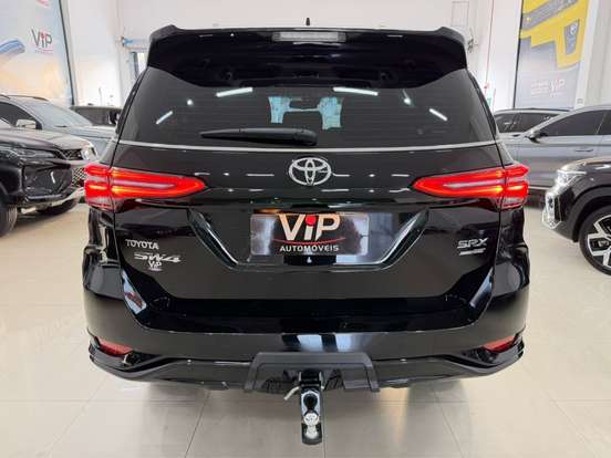 TOYOTA-HILUX SW4-2025
