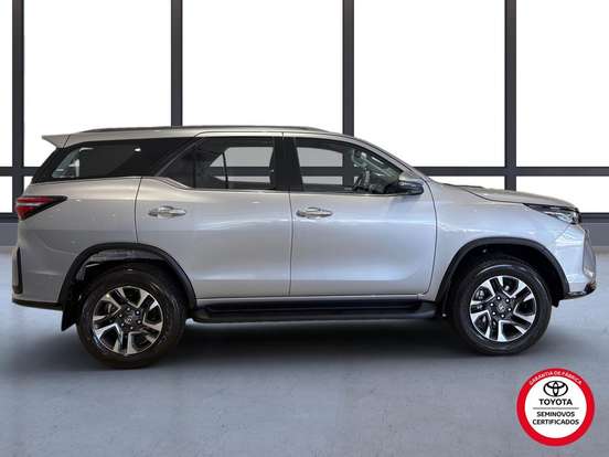 TOYOTA-HILUX SW4-2026