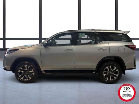 TOYOTA-HILUX SW4-2026