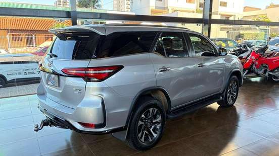 TOYOTA-HILUX SW4-2025