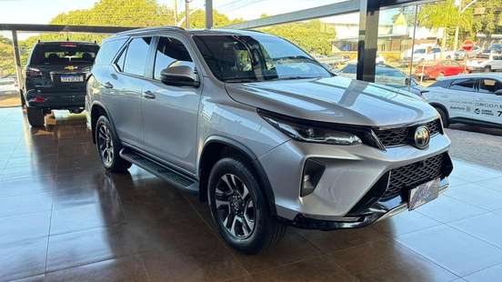 TOYOTA-HILUX SW4-2025
