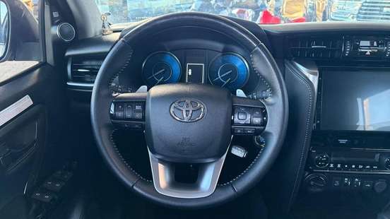 TOYOTA-HILUX SW4-2025