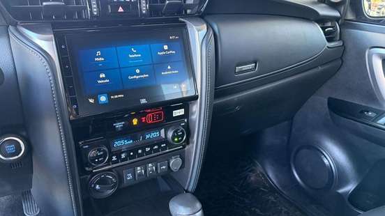 TOYOTA-HILUX SW4-2025