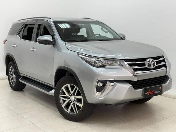 TOYOTA HILUX SW4 2.8 SR 4X4 16V TURBO INTERCOOLER DIESEL 4P AUTOMÁTICO