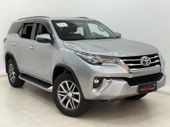 TOYOTA-HILUX SW4-2019