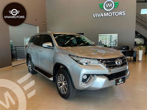 TOYOTA HILUX SW4 2.8 SRX 4X4 16V TURBO INTERCOOLER DIESEL 4P AUTOMÁTICO