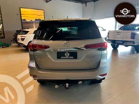 TOYOTA-HILUX SW4-2016