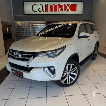 TOYOTA HILUX SW4 2.8 SRX 4X4 7 LUGARES 16V TURBO INTERCOOLER DIESEL 4P AUTOMÁTICO