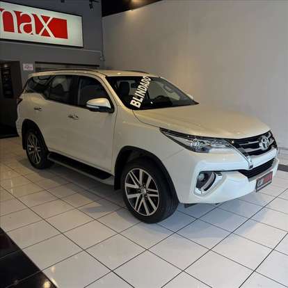 TOYOTA-HILUX SW4-2016