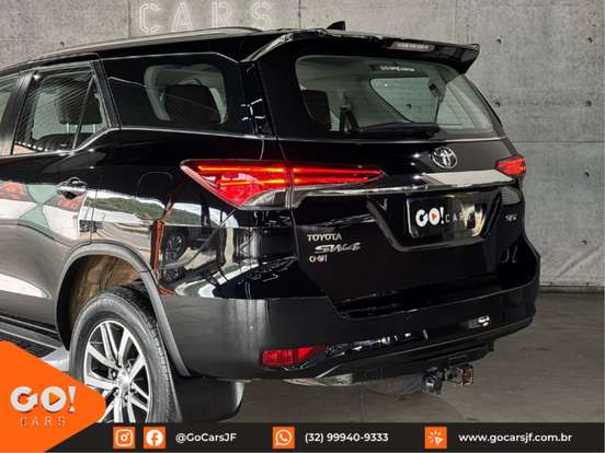 TOYOTA-HILUX SW4-2020