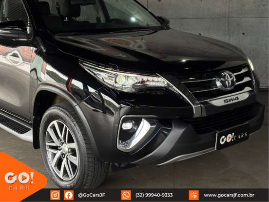 TOYOTA-HILUX SW4-2.8 SRX 4X4 7 LUGARES 16V TURBO INTERCOOLER DIESEL 4P AUTOMÁTICO TOYOTA-HILUX SW4-2020