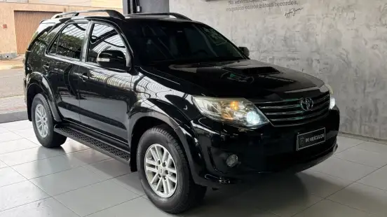 TOYOTA-HILUX SW4-2013
