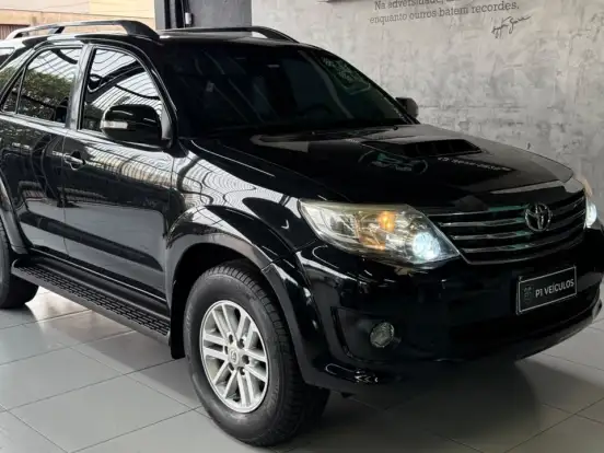 TOYOTA-HILUX SW4-3.0 SRV 4X4 16V TURBO INTERCOOLER DIESEL 4P AUTOMÁTICO TOYOTA-HILUX SW4-2013