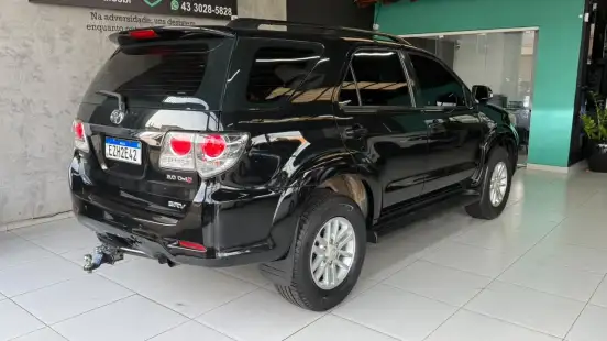 TOYOTA-HILUX SW4-2013