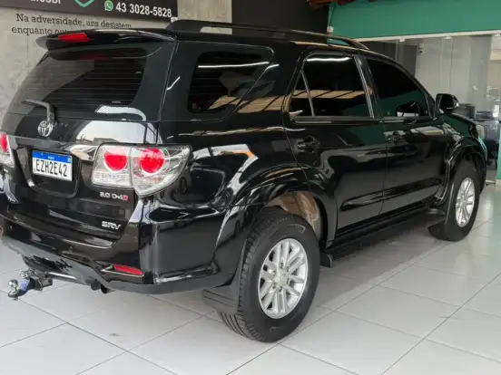 TOYOTA-HILUX SW4-3.0 SRV 4X4 16V TURBO INTERCOOLER DIESEL 4P AUTOMÁTICO TOYOTA-HILUX SW4-2013
