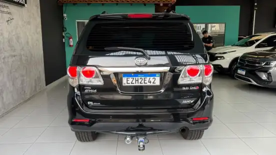 TOYOTA-HILUX SW4-2013
