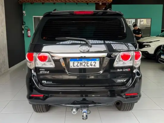 TOYOTA-HILUX SW4-3.0 SRV 4X4 16V TURBO INTERCOOLER DIESEL 4P AUTOMÁTICO TOYOTA-HILUX SW4-2013
