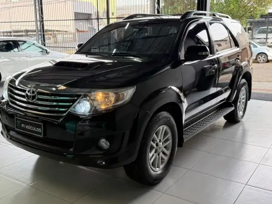 TOYOTA-HILUX SW4-3.0 SRV 4X4 16V TURBO INTERCOOLER DIESEL 4P AUTOMÁTICO TOYOTA-HILUX SW4-2013