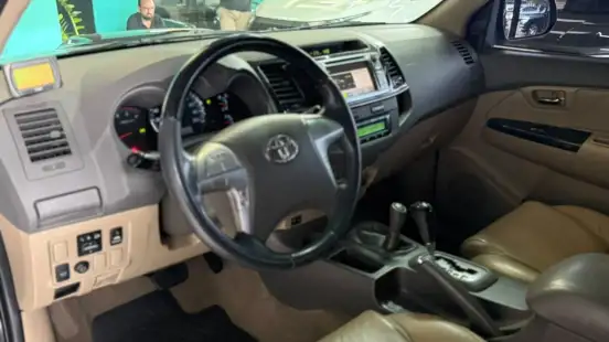 TOYOTA-HILUX SW4-2013