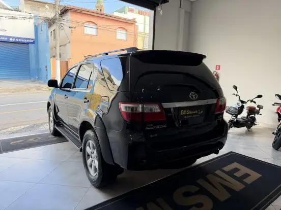 TOYOTA-HILUX SW4-2010