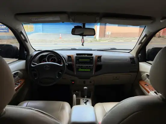 TOYOTA-HILUX SW4-2010