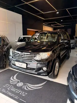 TOYOTA HILUX SW4 3.0 SRV 4X4 7 LUGARES 16V TURBO INTERCOOLER DIESEL 4P AUTOMÁTICO