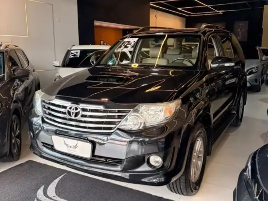TOYOTA-HILUX SW4-3.0 SRV 4X4 7 LUGARES 16V TURBO INTERCOOLER DIESEL 4P AUTOMÁTICO TOYOTA-HILUX SW4-2013