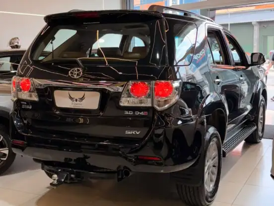 TOYOTA-HILUX SW4-3.0 SRV 4X4 7 LUGARES 16V TURBO INTERCOOLER DIESEL 4P AUTOMÁTICO TOYOTA-HILUX SW4-2013