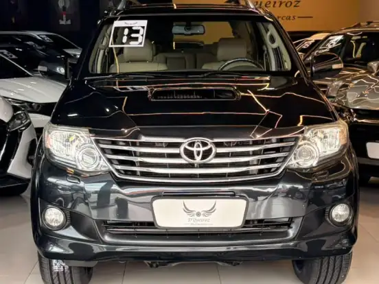TOYOTA-HILUX SW4-3.0 SRV 4X4 7 LUGARES 16V TURBO INTERCOOLER DIESEL 4P AUTOMÁTICO TOYOTA-HILUX SW4-2013